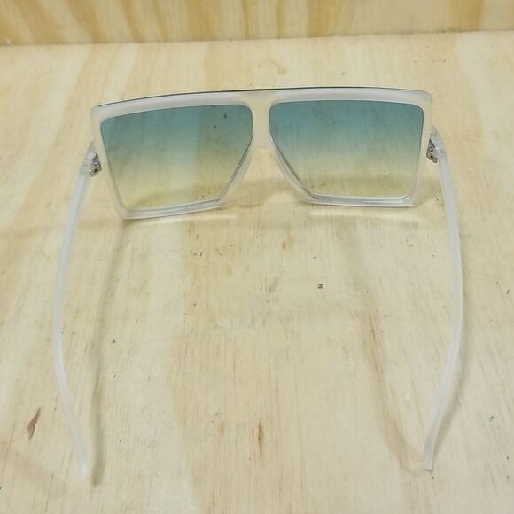 High Fashion Wmns Oversize Sunglasses with frosted frames/ blue tented lenses. - Picture 7 of 7